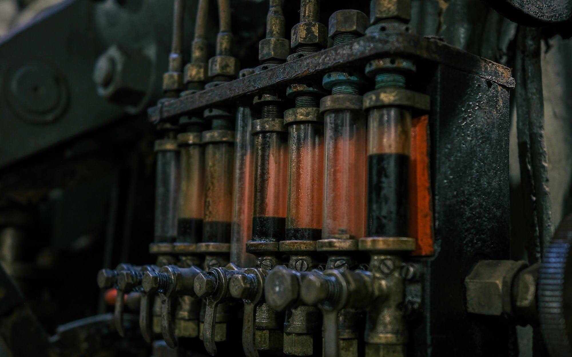 Detalle de un sistema de inyección de combustible.
